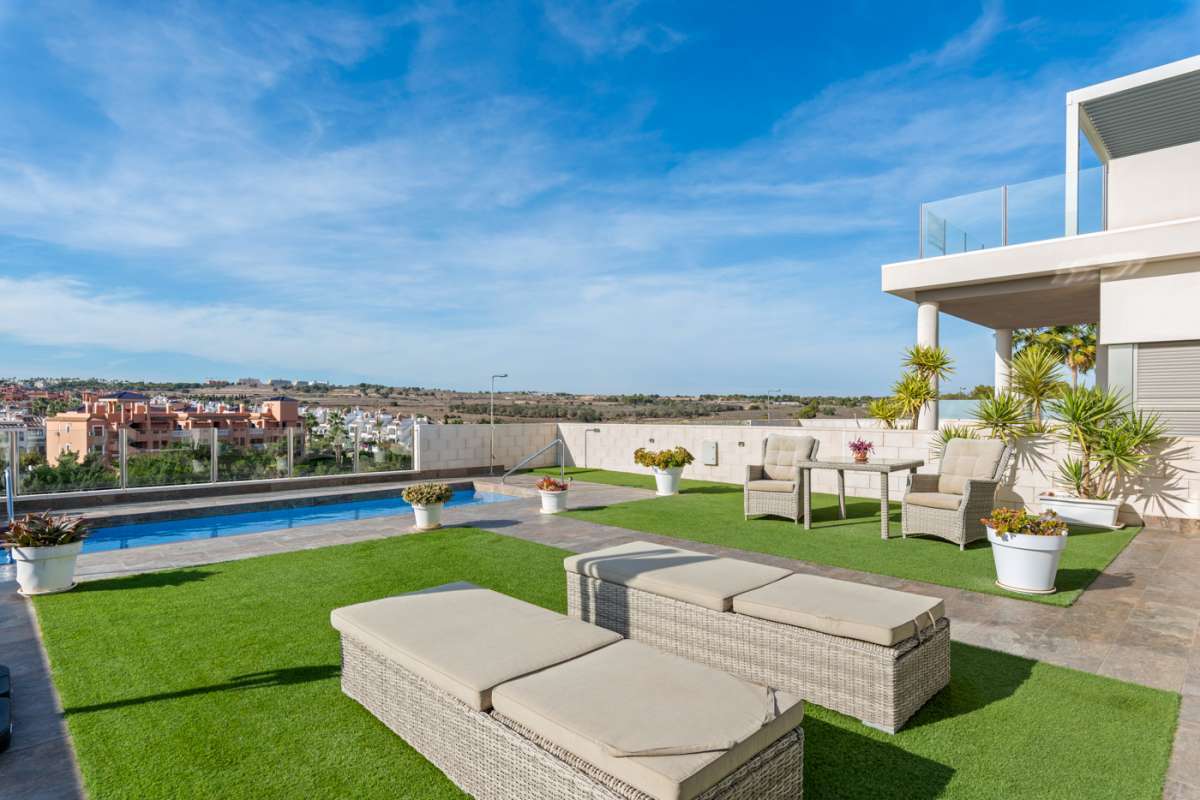 3 bedroom, 2 batrhoom Luxury Villa with stunning views In Villamartin