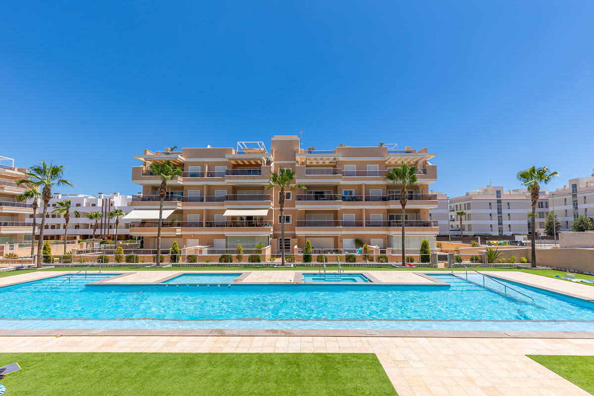 3 bedrooms, 2 bathrooms apartment in Orihuela Costa