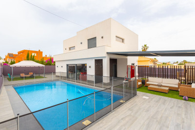 4 bedrooms, 3 bathrooms Villa in Torrevieja